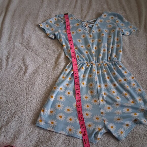 shosho Girl's Size 10 Light Blue Daisy Floral Print Short Sleeve Romper - Picture 7 of 8